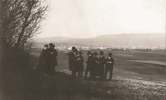Studenți, pe dealurile din zona Clujului, anul 1920