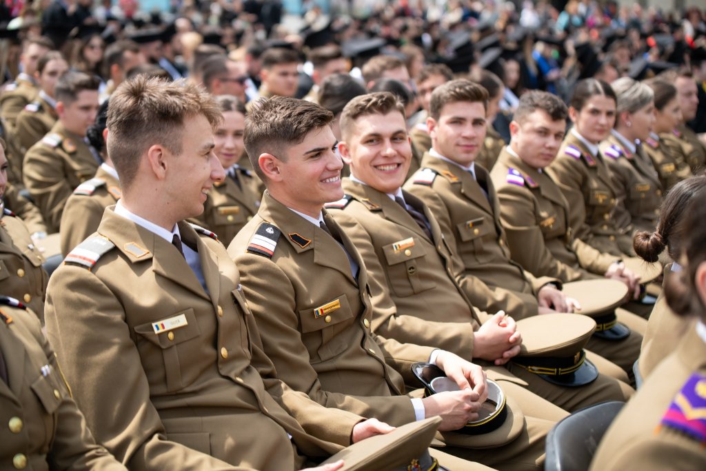 Te interesează o carieră în armată? Înscrieri la Cluj pentru cele peste 2.000 de locuri disponibile de ofițeri, subofițeri și maiștri militari