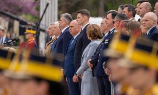 Mircea Abrudean, alături de Ilie Bolojan la evenimentul dedicat Zilei Forțelor Terestre: „Vremurile ne obligă să investim inteligent în dotarea și mod