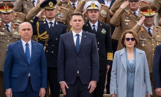 Mircea Abrudean, alături de Ilie Bolojan la evenimentul dedicat Zilei Forțelor Terestre: „Vremurile ne obligă să investim inteligent în dotarea și modernizarea Armatei Române”