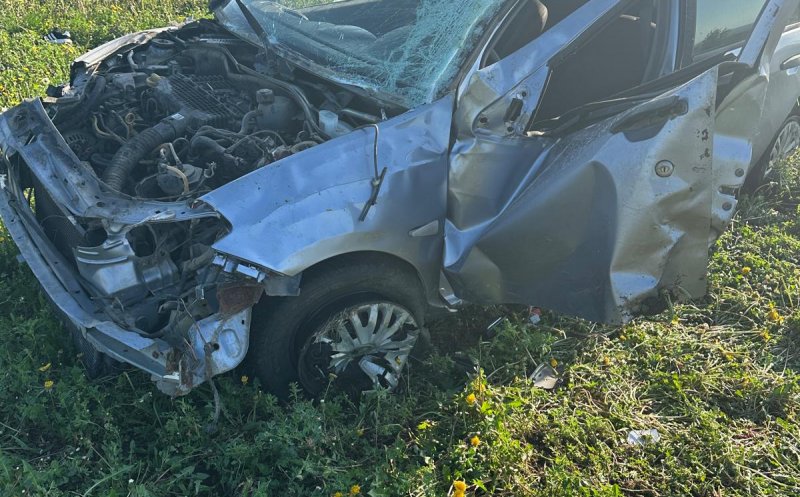 ACCIDENT în judeţul Cluj: Cu maşina rău "pe arătură", dar a scăpat cu viaţă