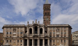 Care este povestea Bazilicii Santa Maria Maggiore, locul ales de Papa Francisc pentru odihna sa veșnică. Miracolul zăpezii din august