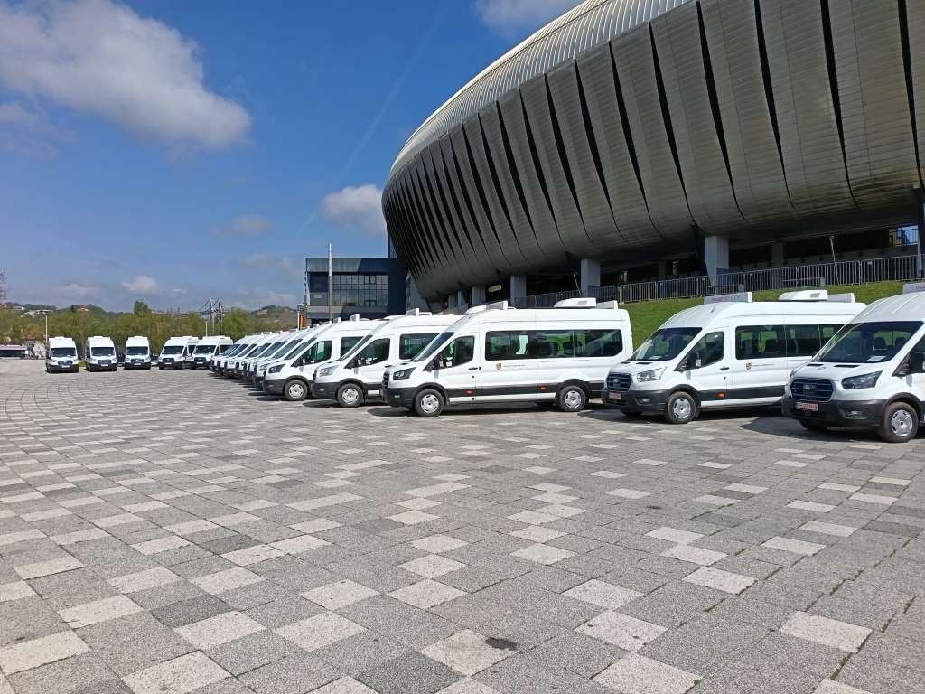 Încă 25 de microbuze electrice pentru elevii clujeni. Alin Tișe: „Drum bun șoferilor, succes copiilor”