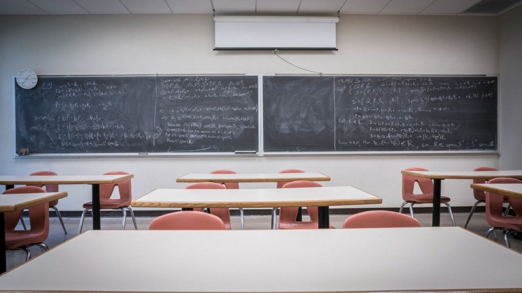 Elevii se întorc în bănci pentru 3 zile. Urmează minivacanța de 1 Mai/ Structura anului școlar până la vară