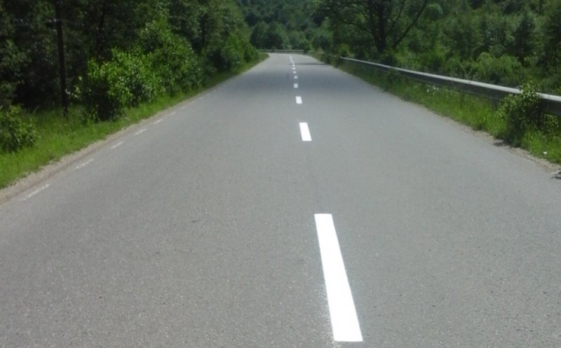 Se asfaltează un nou drum județean din Cluj. Alte două vor fi reparate