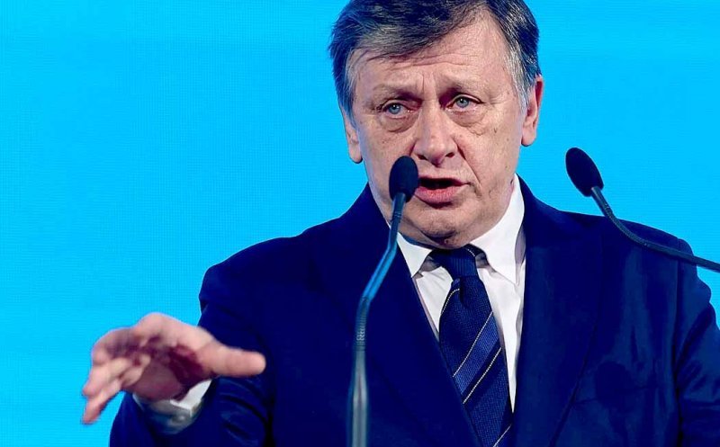 Ce spune Crin Antonescu despre reducerea numărului de parlamentari și ce modificări ar aduce Constituției