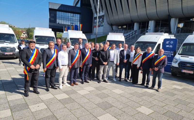 Primarii din Cluj au venit să-și preia microbuzele electrice pentru transportul elevilor. Rațiu: „Vrem să mai cumpărăm și altele”