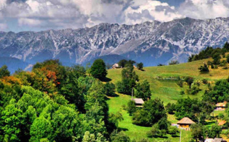 Minivacanța de 1 Mai. 10 reguli esențiale pentru o drumeție în siguranță pe munte