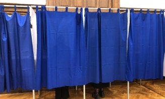 Clujenii din străinătate votează acasă. „Am plecat din țară pentru că nu am avut șanse aici” / Seniorii merg la urne „pentru tineri”