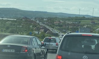 Cozi kilometrice pe un drum din Cluj: Clujenii se întorc din minivacanța de 1 Mai