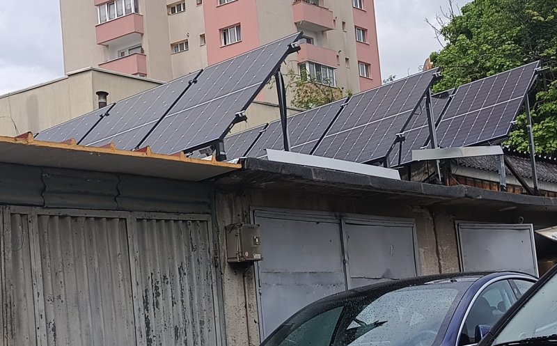 Garaje cu panouri solare în Mănăştur! O redută a garajelor de cartier rezistă, deşi multe altele din acelaşi calup au fost demolate de câţiva ani