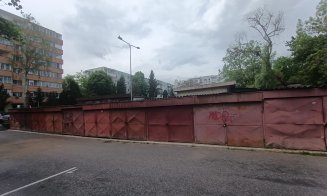 Garaje cu panouri solare în Mănăştur! O redută a garajelor de cartier rezistă, deşi multe altele din acelaşi calup au fost demolate de câţiva ani