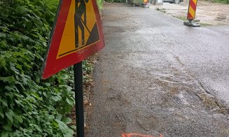 Vine ASFALTUL! Locatarii unui bloc din Cluj nu mai trebuie să pună, mână de la mână, bani pentru a umple gropile din faţa blocului