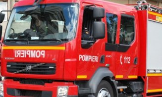 Incendiu într-un cimitir din Cluj-Napoca. Pompierii au intervenit de urgență