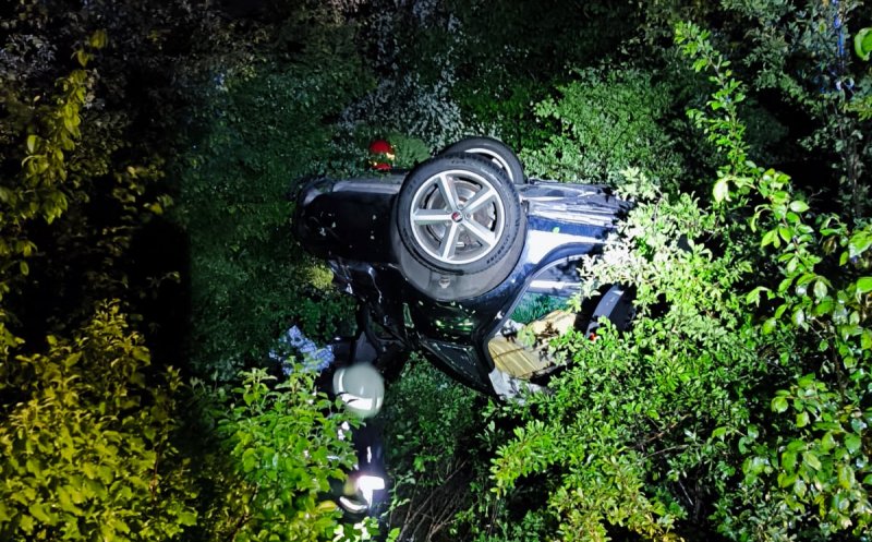 ACCIDENT în Floreşti: Trei tineri s-au răsturnat cu maşina noaptea trecută