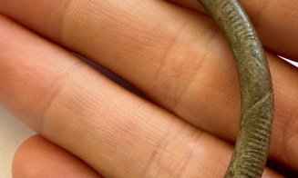 Un adolescent din Ocna Dej povesteşte pentru ZIUA de CLUJ cum s-a îndrăgostit de... antichităţi. Recent a găsit o brăţară de veche de 3000 de ani
