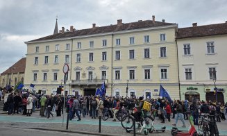 Mii de clujeni s-au strâns în centrul Clujului: "Viitorul nostru e Europa"