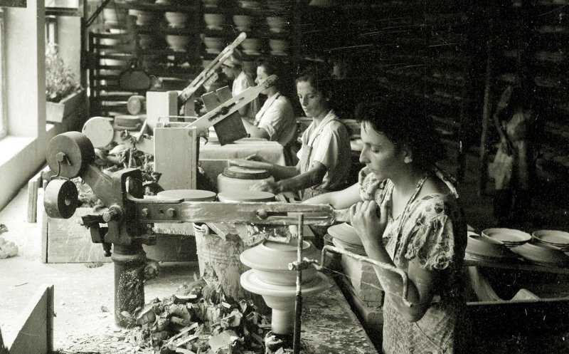 Muncitoare la fosta Fabrică de porțelan, cca. 1962
