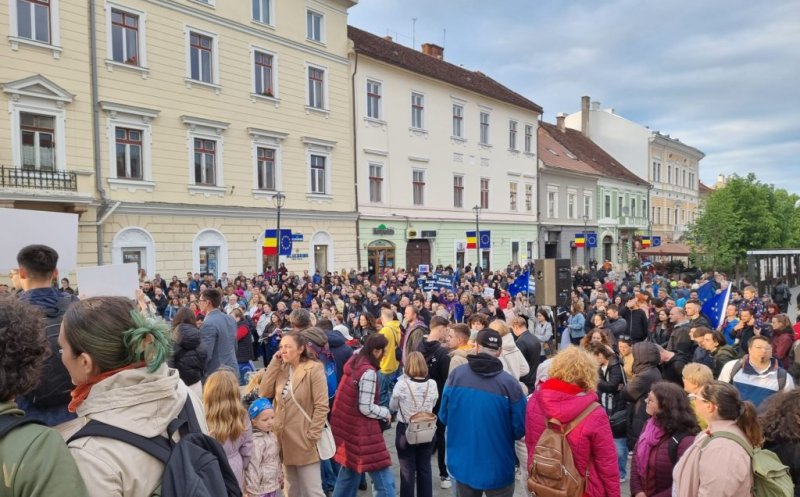 Marș pentru DEMOCRAȚIE la Cluj-Napoca, în ultima zi de campanie: ''Nu mai e timp de stat pe margine!" Care va fi traseul