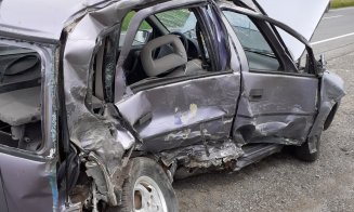 Cum s-a produs accidentul din Huedin în care un șofer a intrat din plin într-un TIR și a ajuns la spital
