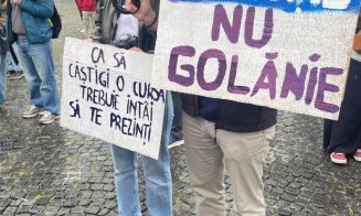 Marș pentru DEMOCRAȚIE la Cluj-Napoca, în ultima zi de campanie pentru prezidențiale. Câteva sute de oameni s-au strâns în centrul Clujului