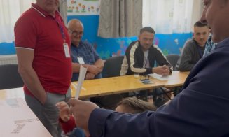 Alin Tișe, preșdinteșe CJ Cluj, a votat în școala copilăriei sale. A mers la urne alături de cei doi băieți ai săi și le-a predat o lecție de viață