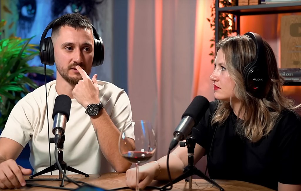 "E dictatură la mine pe cont!" Cine şi de ce primeşte BLOCK de la vloggerii Cristi şi Ralu / Preferinţele politice, exprimate cu argumente