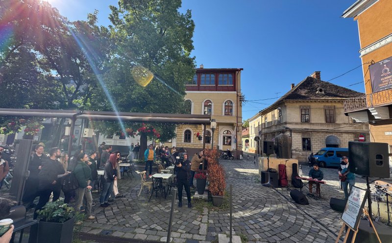 Cafea cu iz de Jazz in the Park în mijlocul orașului: o dimineață cu JazzyBIT în Piața Muzeului