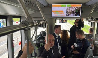 AUTOBUZ FĂRĂ ȘOFER, în teste la Cluj-Napoca. Primarul Boc, printre călători / Când ar putea circula permanent pe străzile orașului