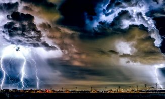 Avertizare nowcasting de FURTUNĂ la Cluj! COD GALBEN de ploi torențiale, grindină, vânt și descărcări electrice