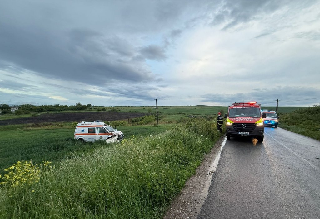 Accident cu ambulanță la Cluj. Mai multe persoane au ajuns la spital