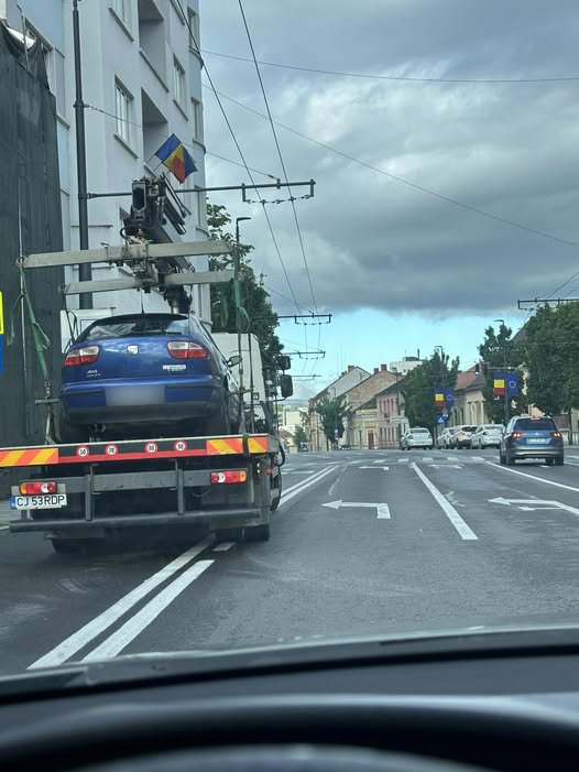 "Dacă ești pe grup... să știi unde o găsești" / "Dacă nu ești pe grup, tot acolo o găsești" / "La cât mai multe!"