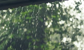 Cod galben de furtuni, cu ploi torenţiale, descărcări electrice şi vijelii, la Cluj