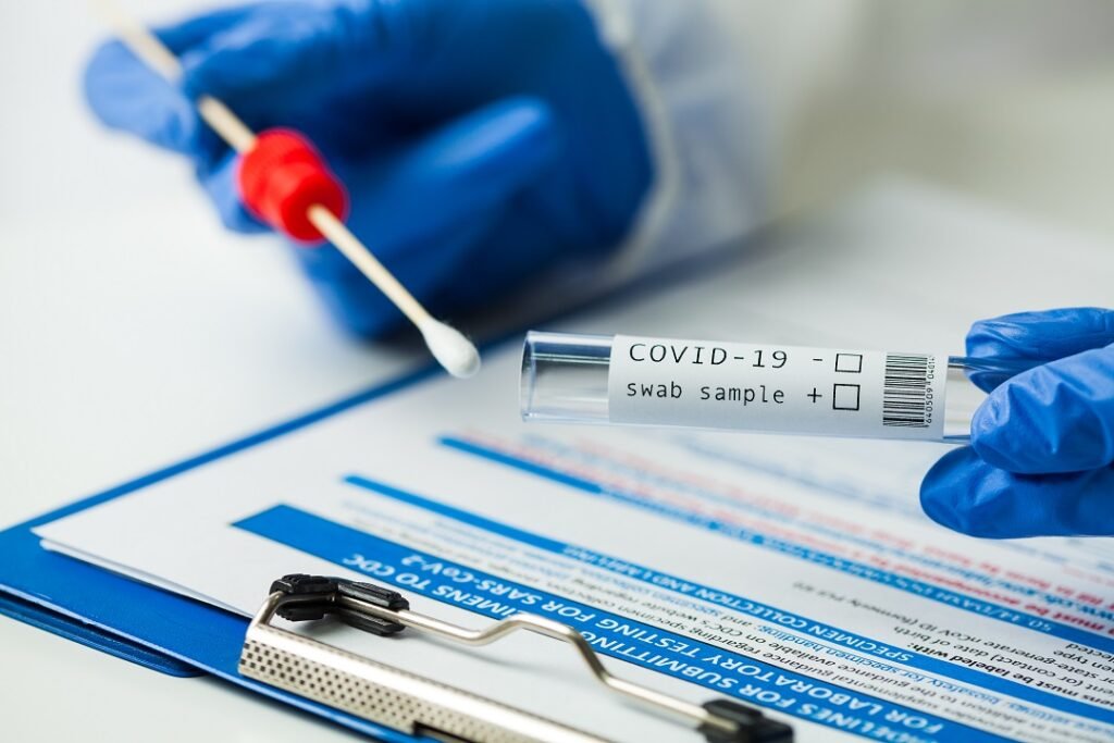 Creștere de peste 108% a numărului de cazuri de COVID în doar câteva zile. Raportul INSP