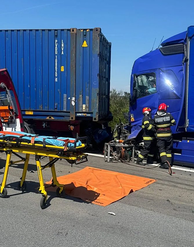 ACCIDENT teribil între 3 TIR-uri și 5 autoturisme / Un copil de 10 ani a murit