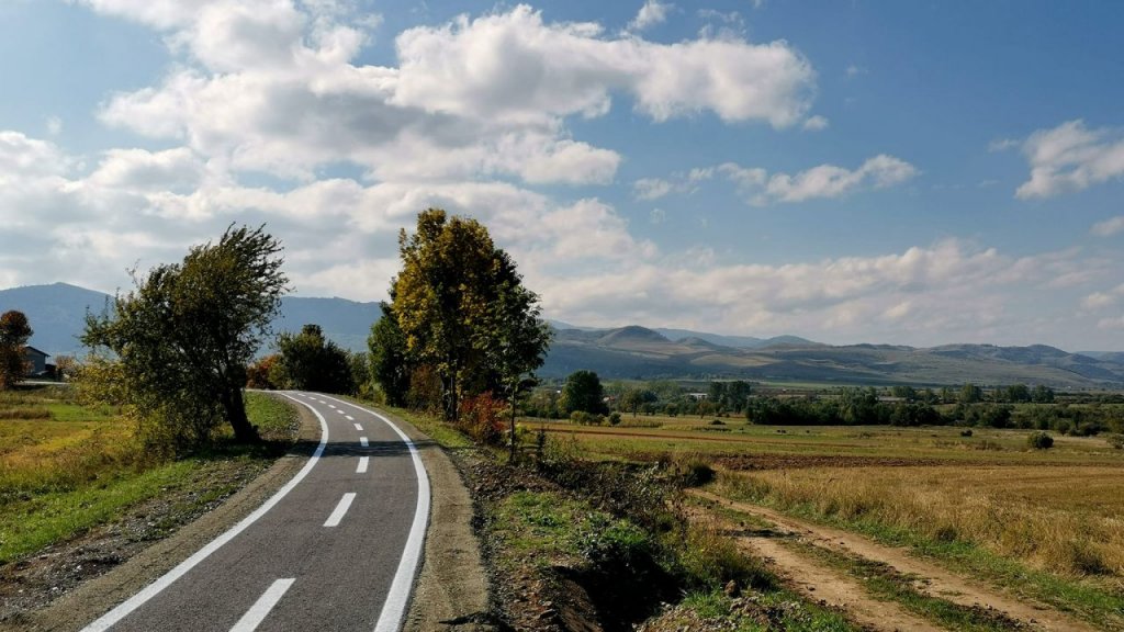 Se reiau lucrările la pista de biciclete Huedin-Sâncraiu-Călățele. Primar: „Vă aștept în luna august cu bicicletele pe pistă!”
