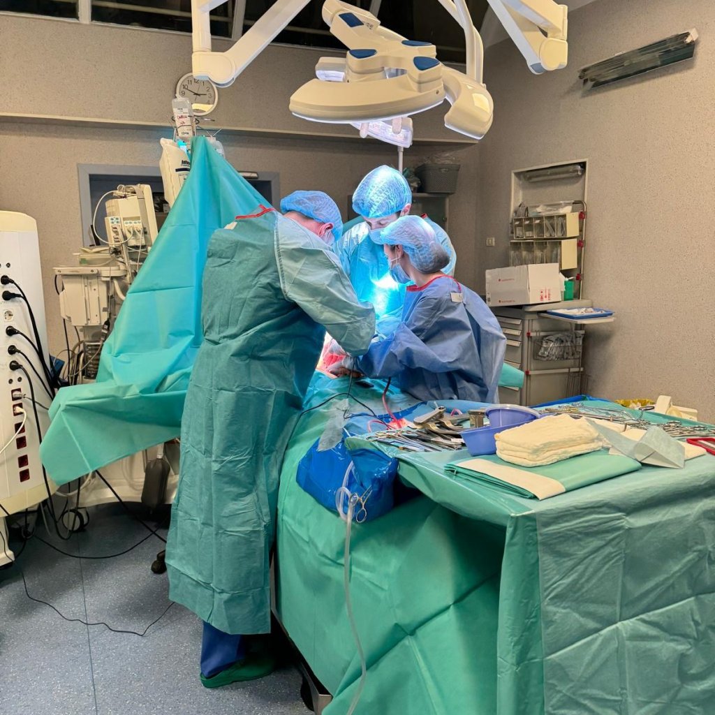 Familia unui pacient de 49 de ani aflat în moarte cerebrală a acceptat donarea de organe / Echipa de transplant din centrul de la Cluj, implicată în prelevarea multiorgan