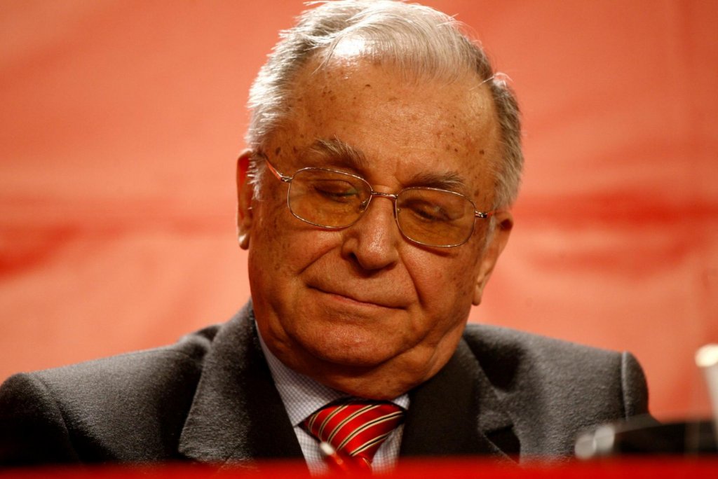 Surse: Ion Iliescu, internat la terapie intensivă la spitalul SRI
