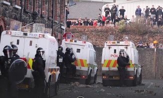 O tentativă de VIOL comisă de doi adolescenți români a declanşat IADUL rasial şi anti-imigraţie în Irlanda de Nord