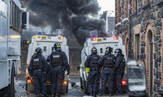 O tentativă de VIOL comisă de doi adolescenți români a declanşat IADUL rasial şi anti-imigraţie în Irlanda de Nord