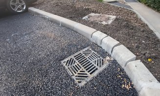 Asfaltul NOU-NOUŢ din Mănăştur, motiv de invidie pentru vecinii care au rămas cu gropile în bătătură / Unde se mai face chetă în cartier la bascule cu