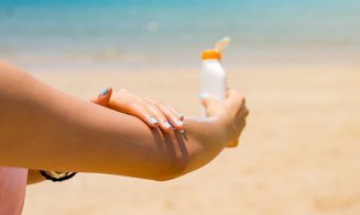 Alertă de sezon! Substanță interzisă în produsele cosmetice, într-o cremă pentru protecție solară