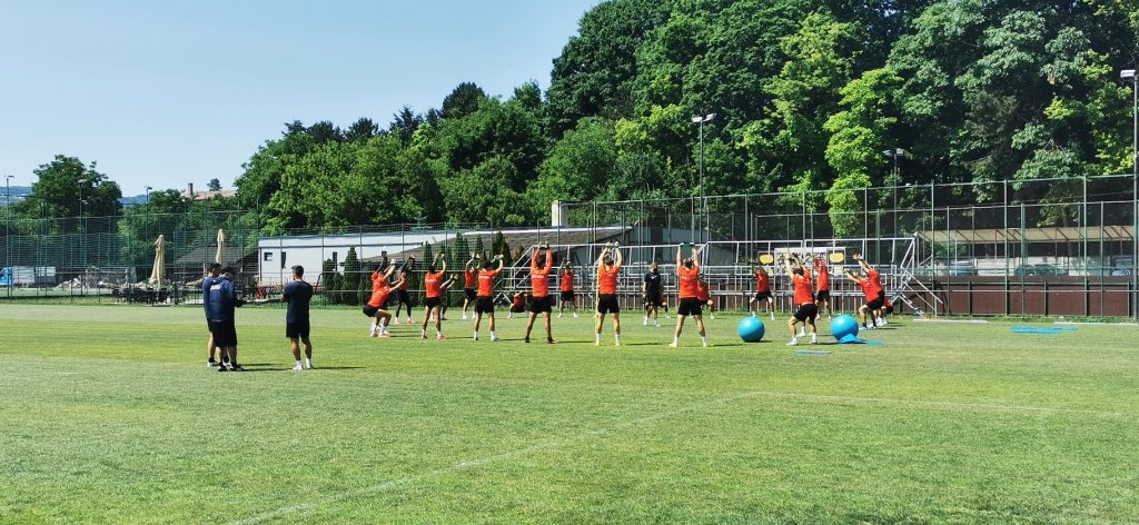 Presiune la CFR Cluj încă de la primele antrenamente. Petrescu: "Sper să avem rezultate cât mai bune, măcar la nivelul de anul trecut"