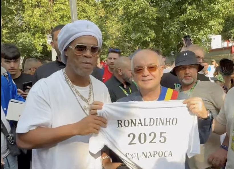 Ronaldinho, întâmpinat de Emil Boc la Sports Festival 2025: "Mulți poate doar speram să îl vedem pe stadion, acum îl avem la Cluj"