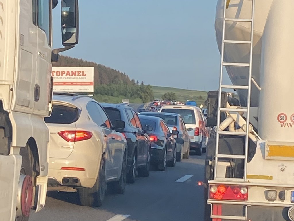 Trafic infernal lângă Tureni din cauza unui accident. Cozi kilometrice pe drumul spre Turda