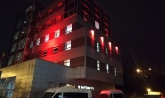 Clădirea Consiliului Județean Cluj, iluminată în roșu, de Ziua Mondială a Donatorului de Sânge
