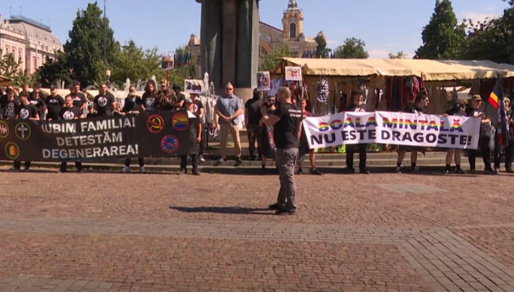 În paralel cu Pride Cluj, miting pentru Familie în Piața Avram Iancu: "În fața răului absolut, noi ridicăm steagul iubirii autentice!"