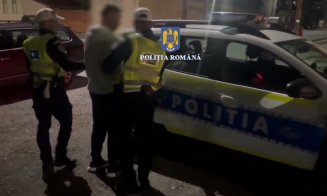 Clujean încătușat de polițiști, după ce a făcut un accident cu ATV-ul. Era rupt de beat