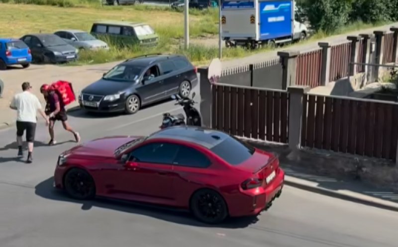 Scandal cu figuri de box într-o intersecție din Florești: Livrator pe moto vs șofer de bolid