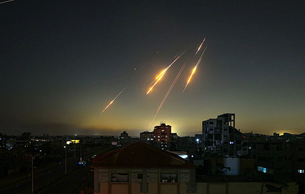 Români blocaţi în Israel și Iran. Spaţiile aeriene ale celor două state sunt închise, iar cursele aeriene anulate / Mesajul MAE